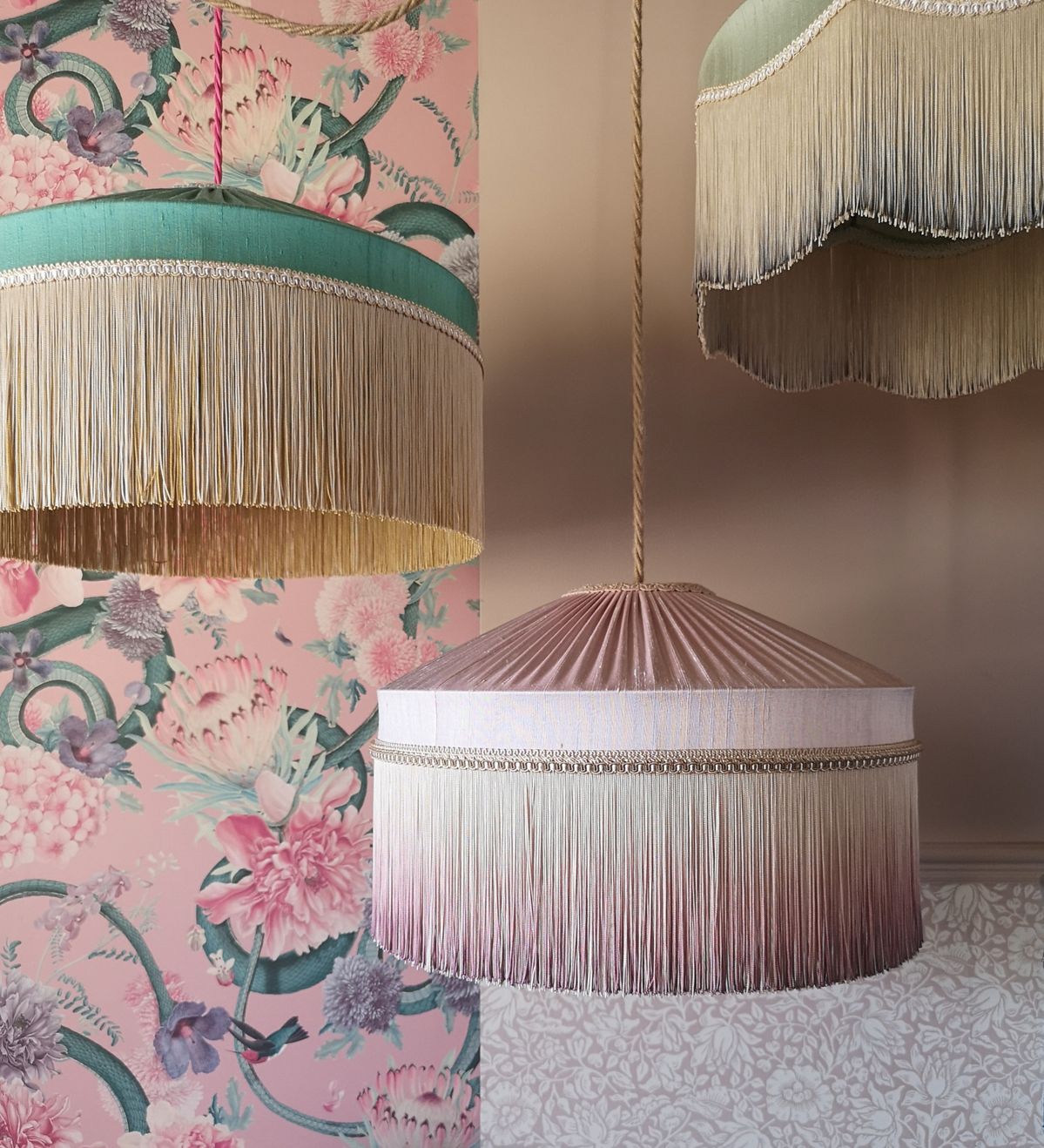 ピンクとブルーのティファニーペンダント