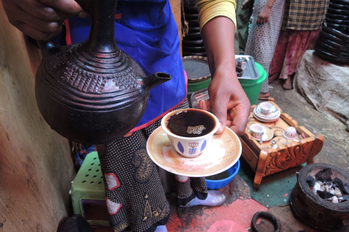 コーヒーを入れたカップ