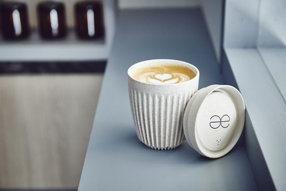 テイクアウト用のオリジナルカップ