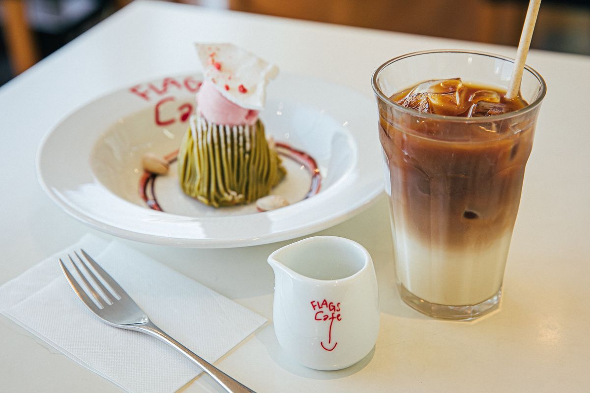 フラッグスカフェのピスタチオのモンブランと豆乳カフェオレ