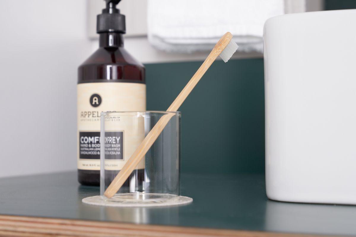 用意された竹歯ブラシ