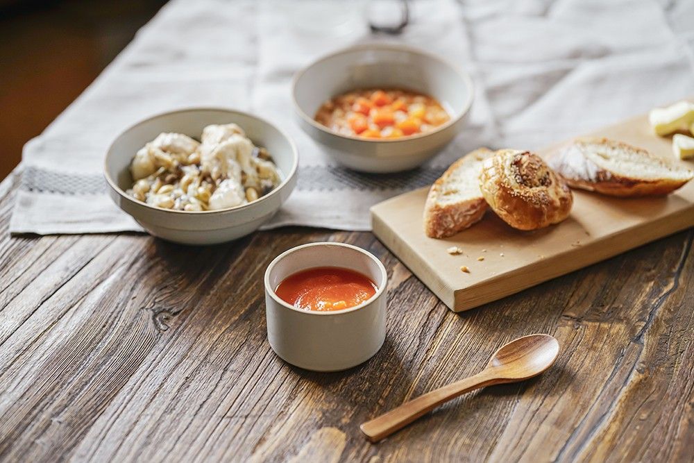 まるかじりちばの商品を並べた食卓