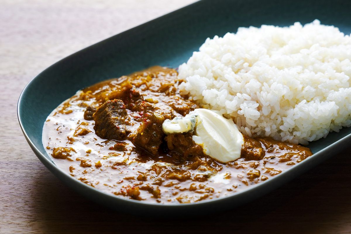 器に盛られたカカオカレー