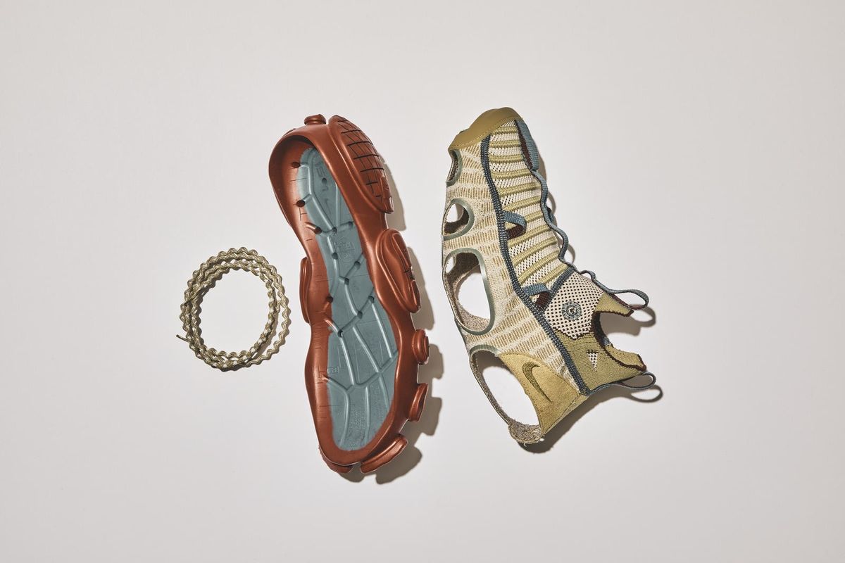 分解されたNike ISPA Link