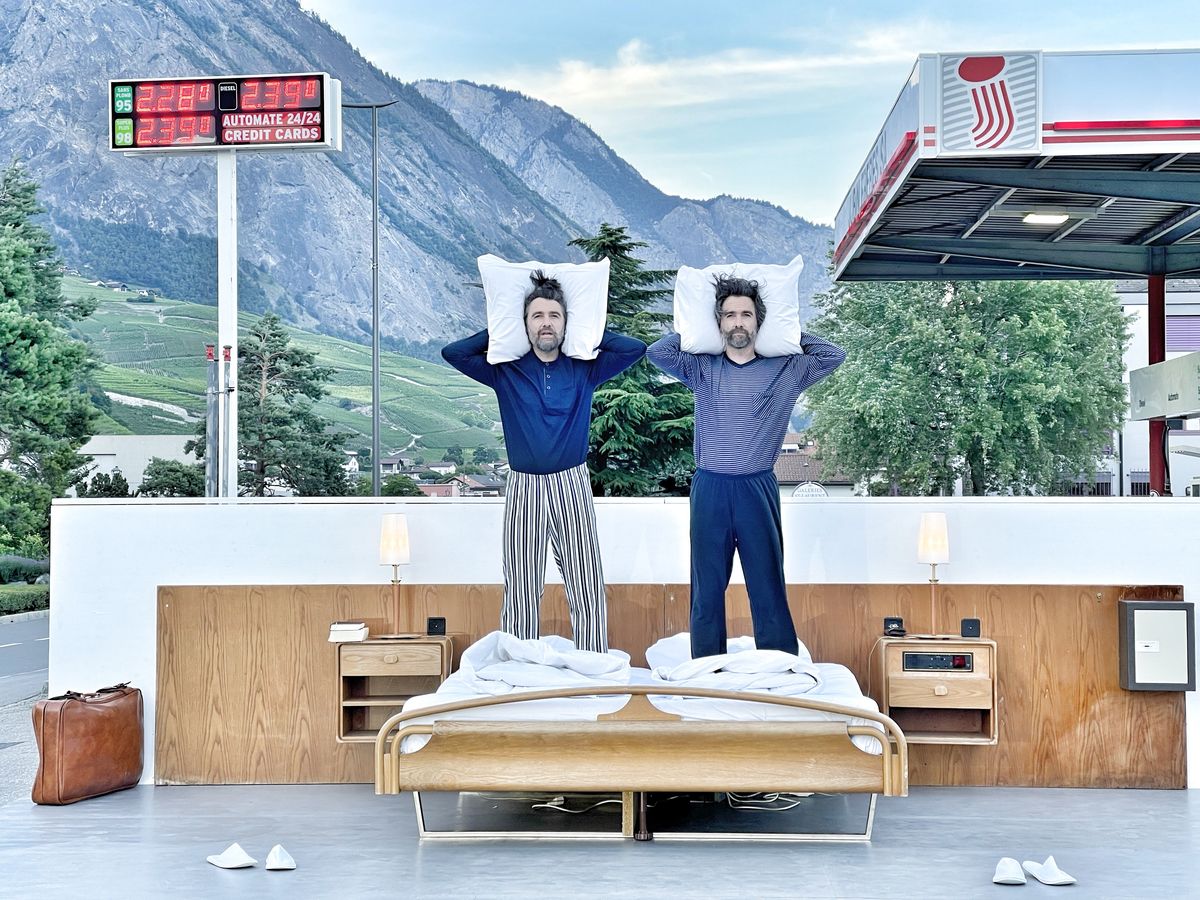 スイス南部のガソリンスタンドに現れた「眠れないホテル」Null Stern Anti-Idyllic Suite