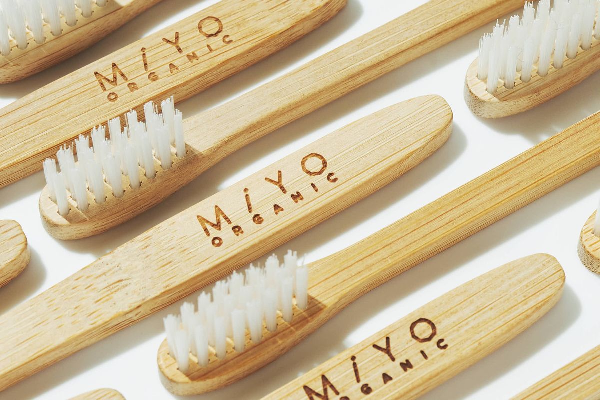 「MiYO Organic（ミヨオーガニック）」の竹でできた歯ブラシ