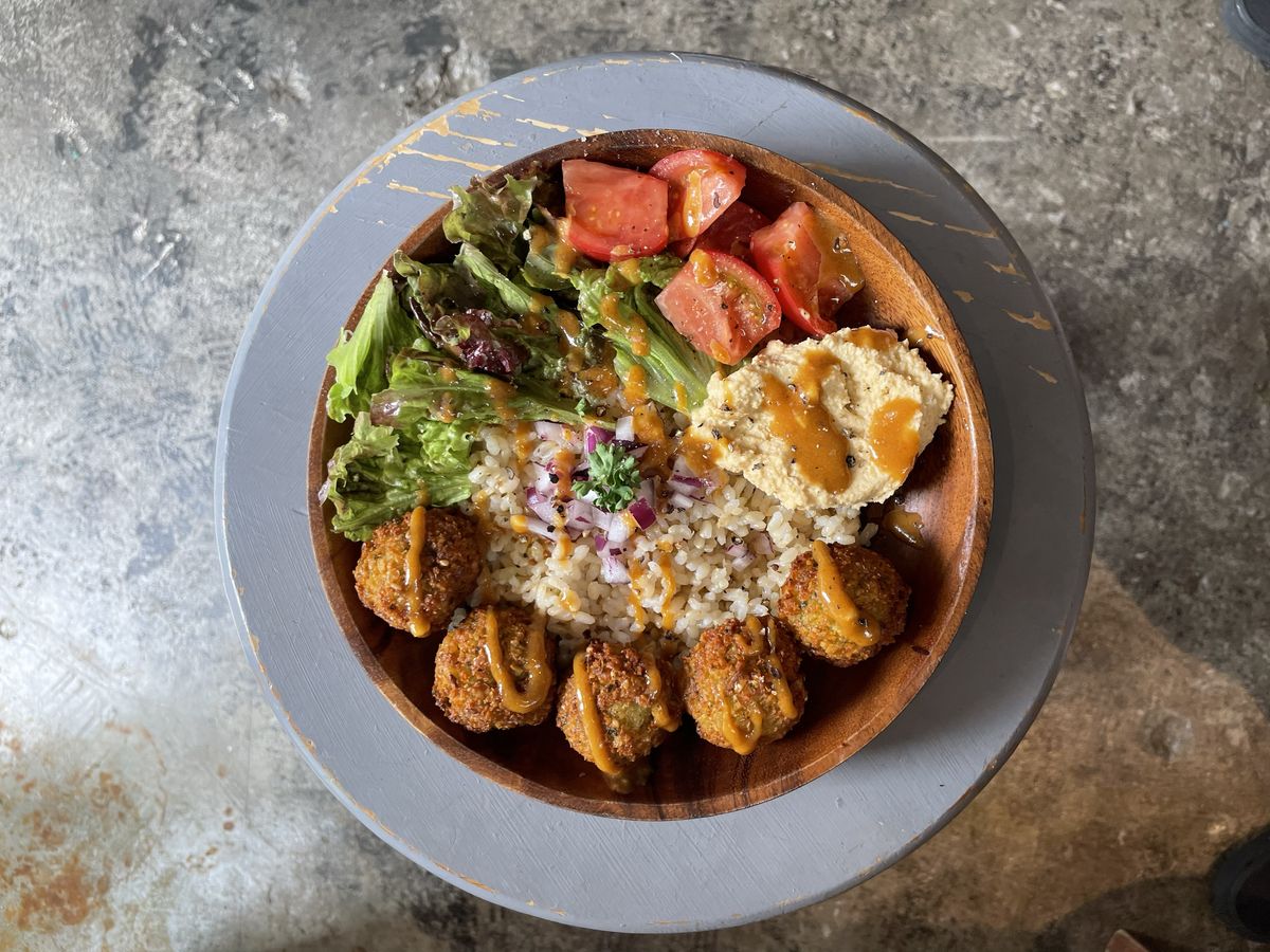 ファラフェルと無農薬玄米のボウル