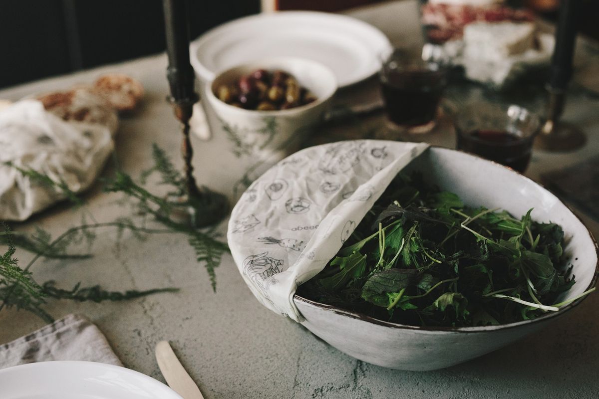 地球にやさしい商品の具体例：蜜蝋ラップ「aco wrap(アコラップ)」