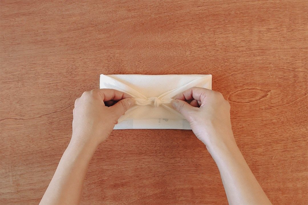 みつろうラップを和晒でラッピングする方法、風呂敷風