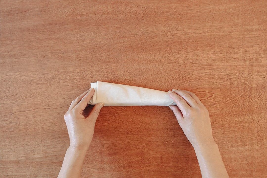 カトラリーセットを和晒でラッピングする方法、風呂敷風