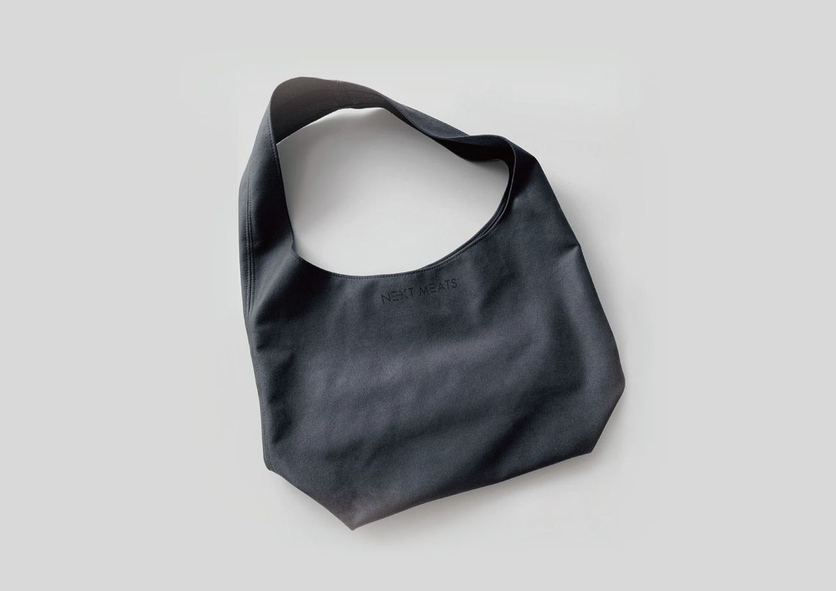 「Ultrasuede®︎nu(ウルトラスエード®︎ヌー)」を使用したトートバッグ