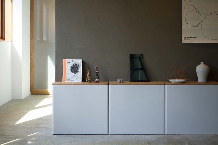 部屋に溶け込むデザインの備蓄品収納ボックス「IF」 災害大国・日本の