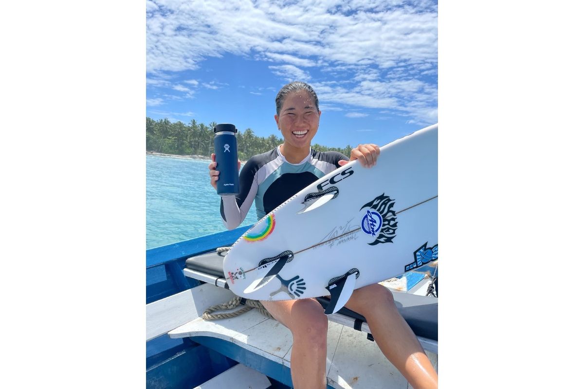 マイボトルを手に持つ都築選手