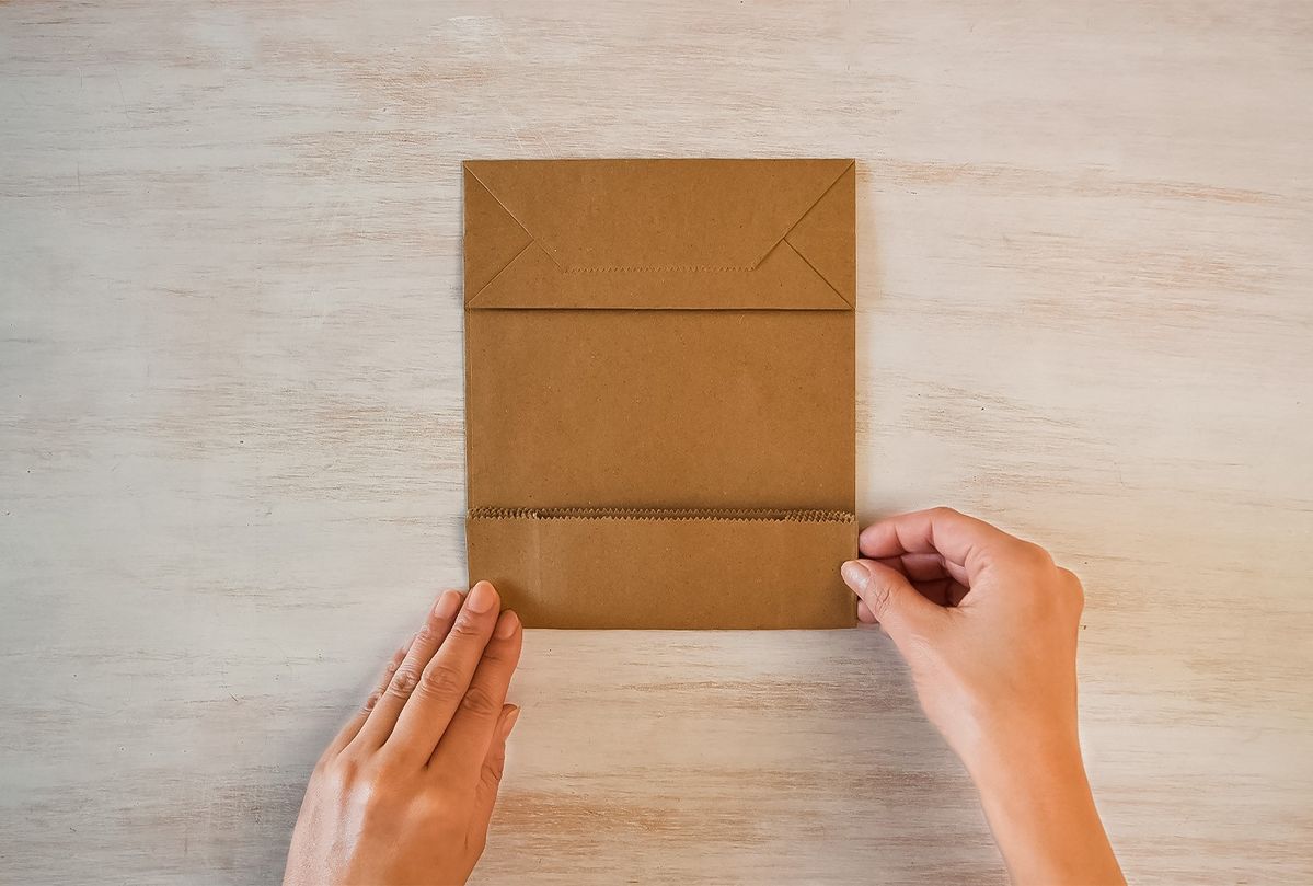 あまった紙袋を使ったラッピングのアイデア