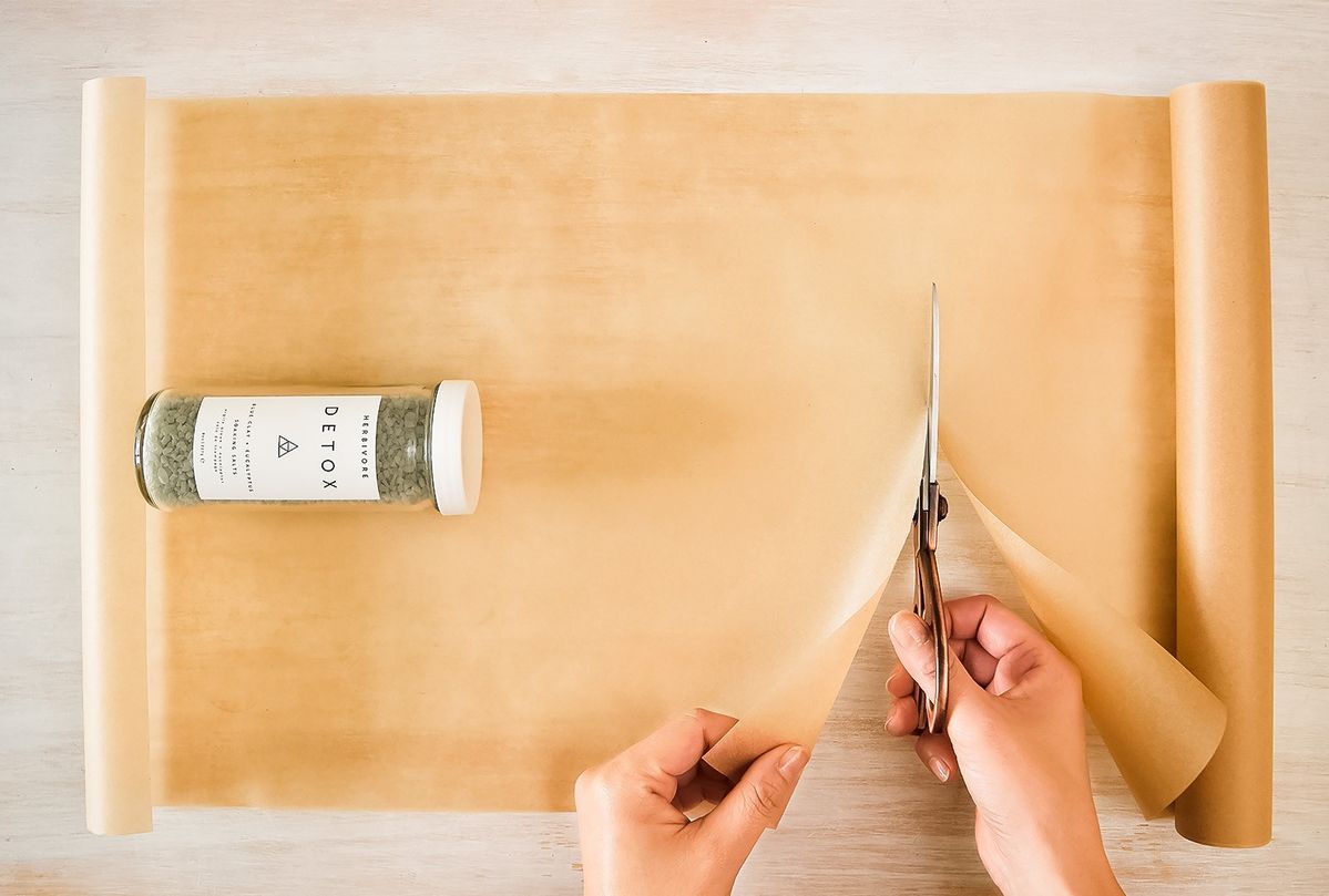 ボトルをおしゃれに包むラッピング方法