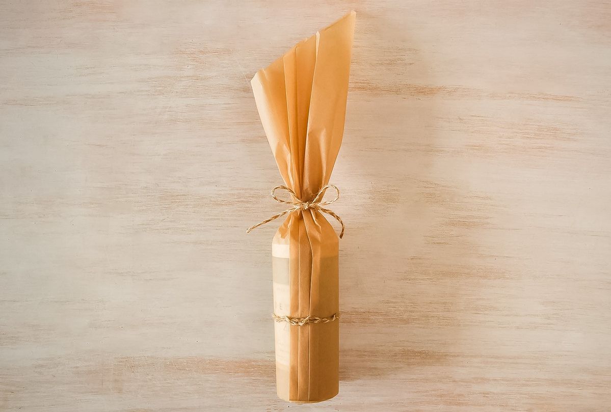 ボトルをおしゃれに包むラッピング方法