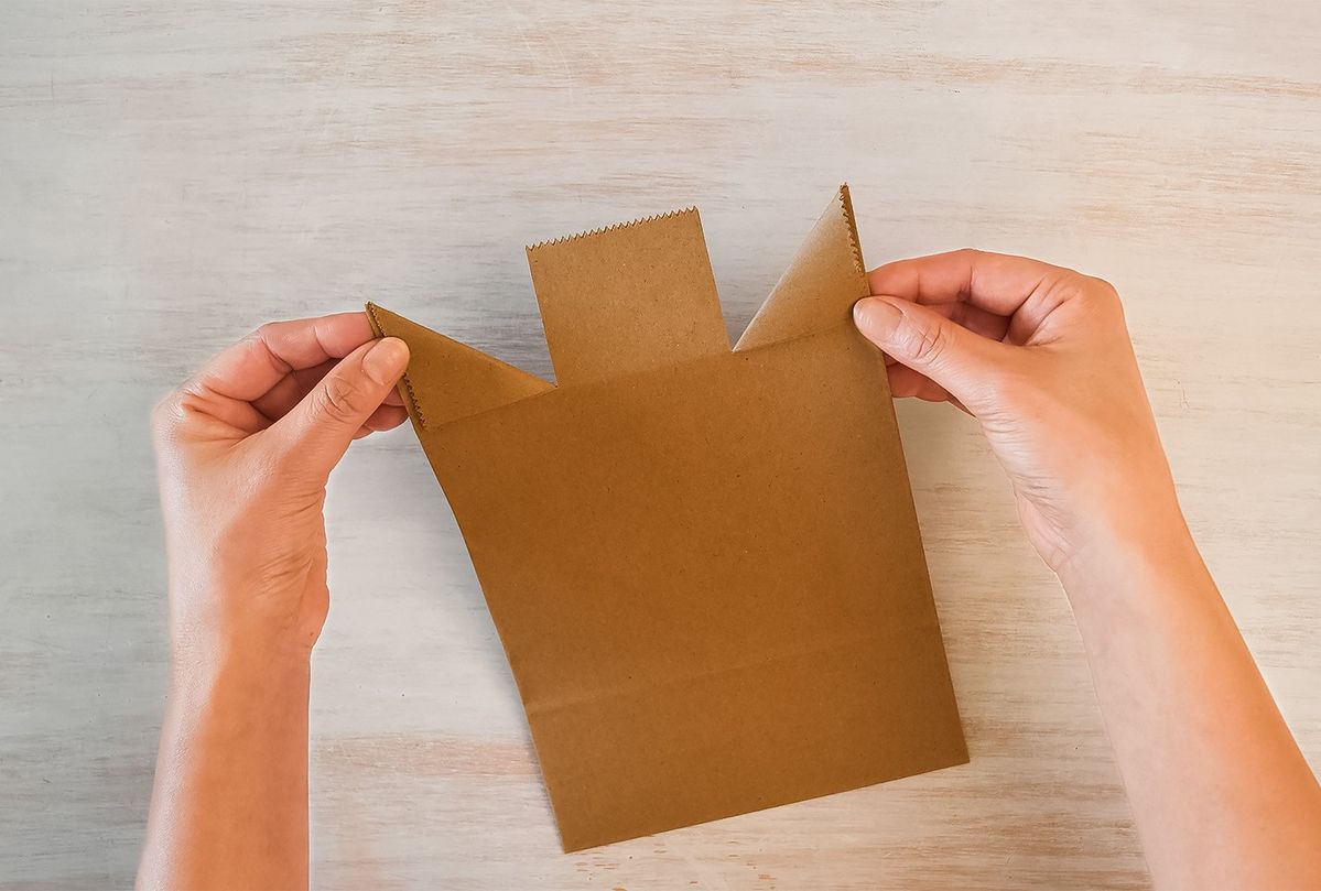 あまった紙袋を使ったラッピングのアイデア
