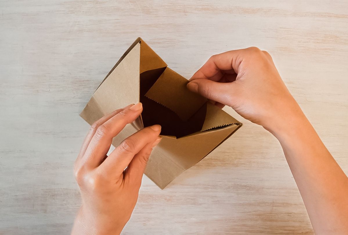 あまった紙袋を使ったラッピングのアイデア