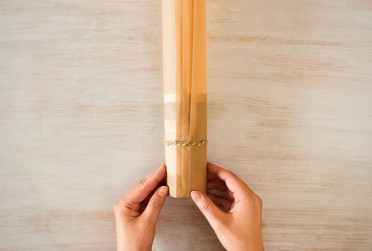 ボトルをおしゃれに包むラッピング方法