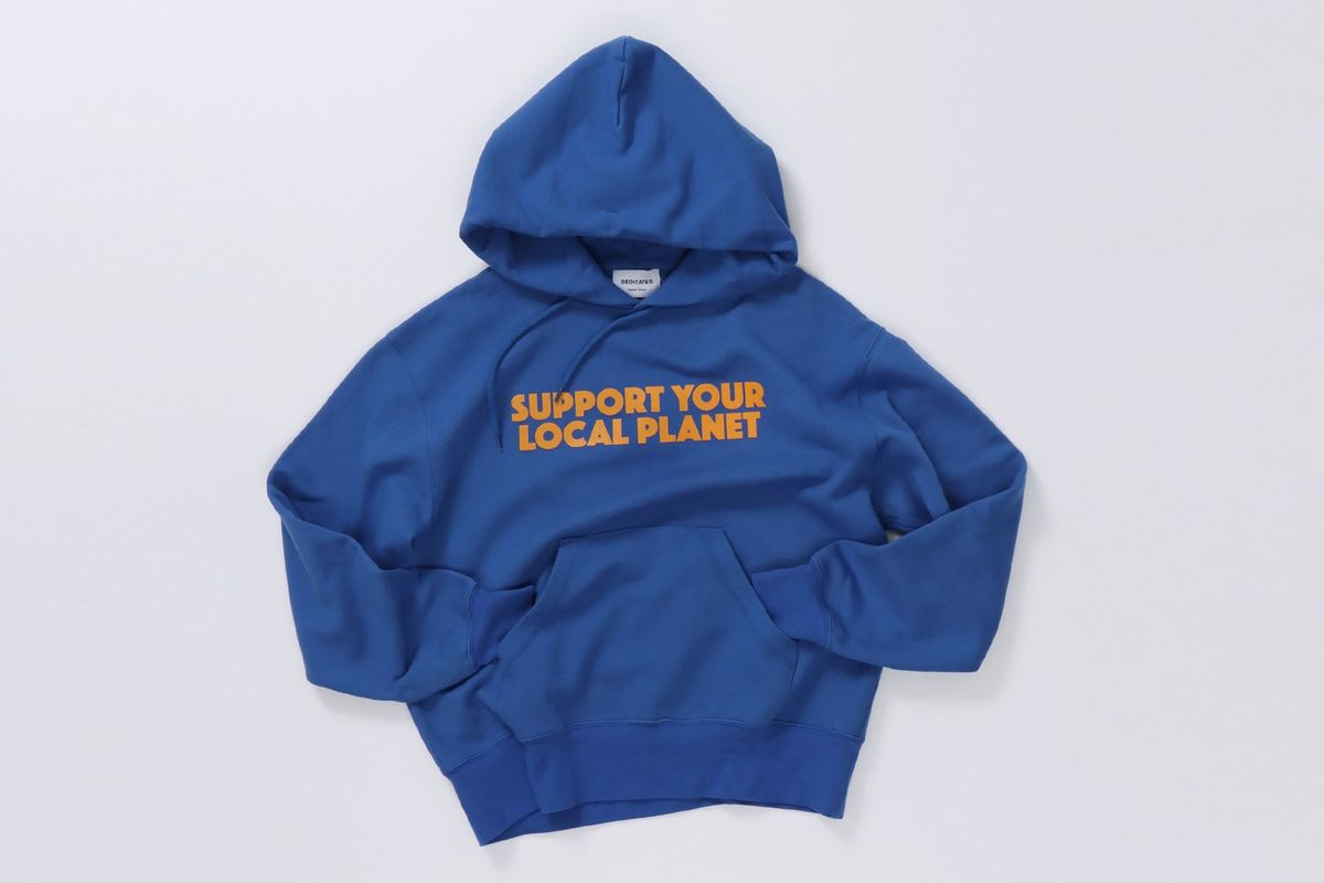 サステナブルなプレゼントにおすすめ「DEDICATED.のスウェットパーカー」