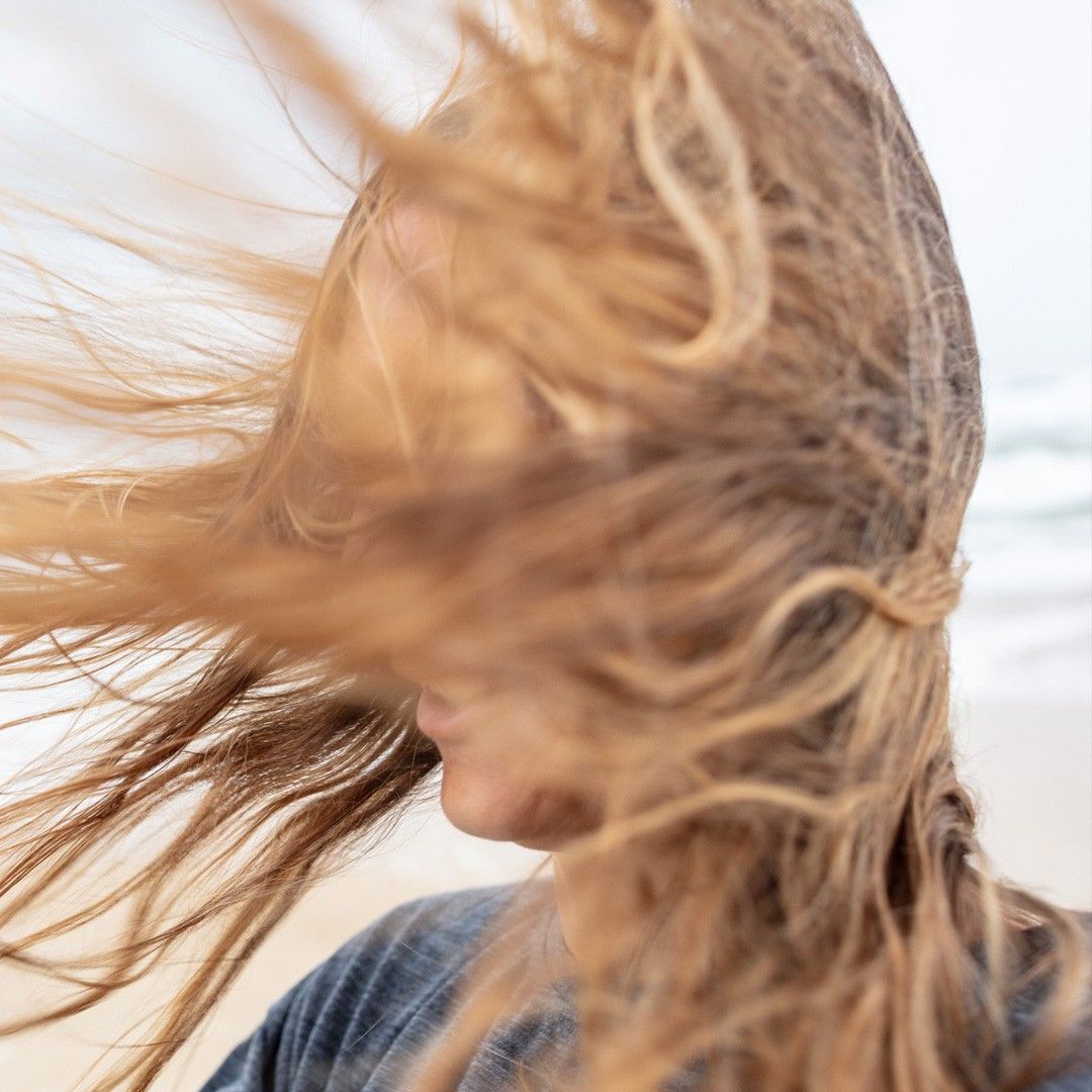風にたなびく髪
