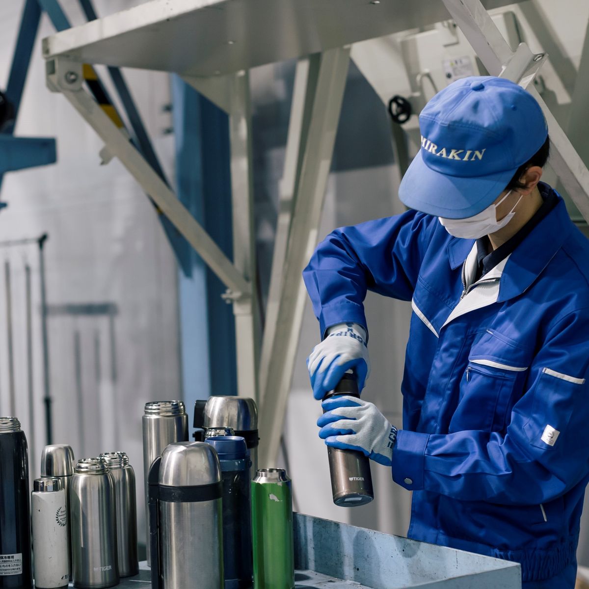 資源を分別するリサイクル業者