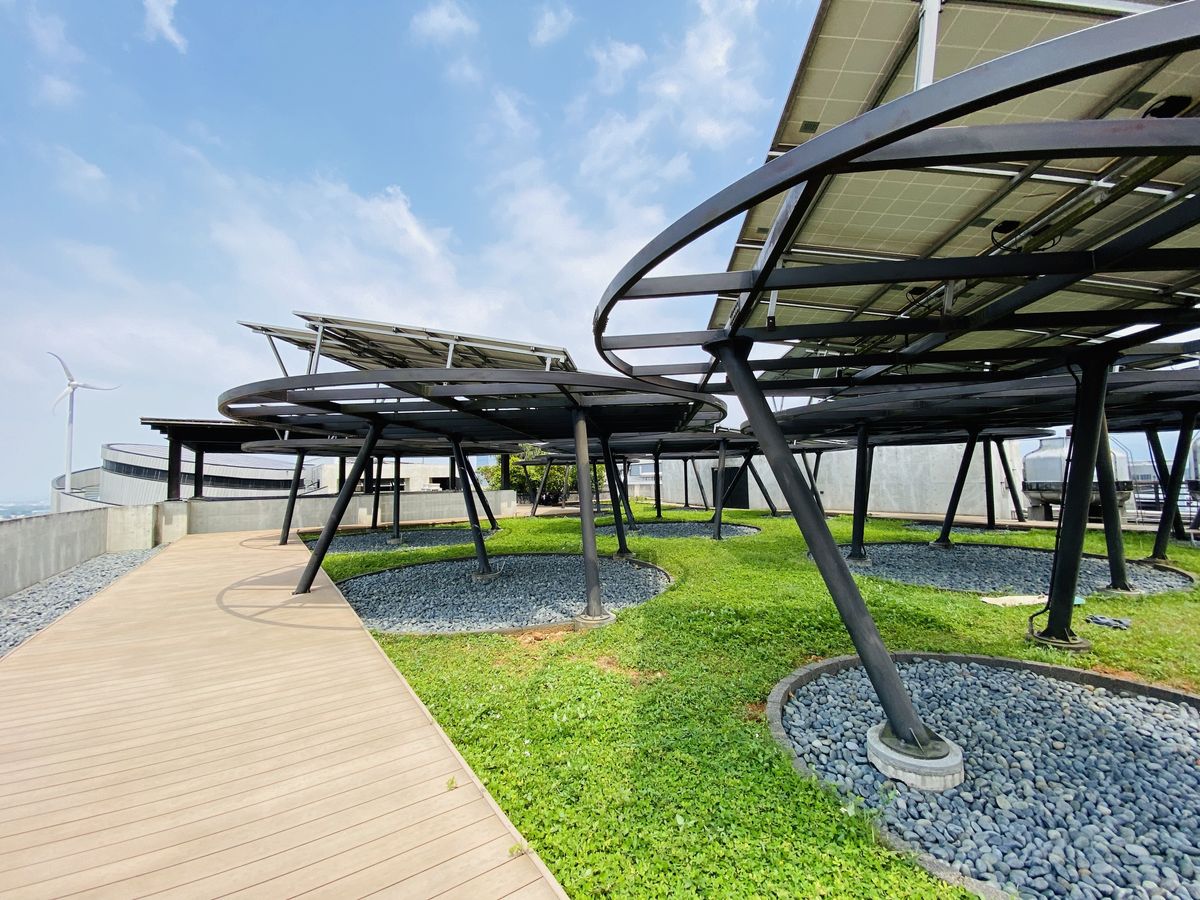 台湾発ヘアケアブランド「O’rigt（オーライト）」の本社ビル屋上の太陽光パネル