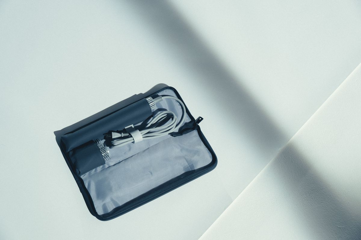 薄型のポーチに入ったbaton