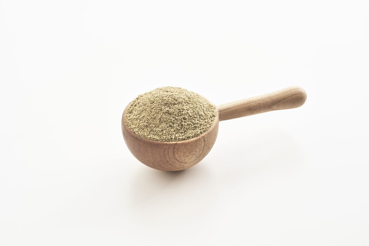 スプーンに入れたASAKARA PROTEIN