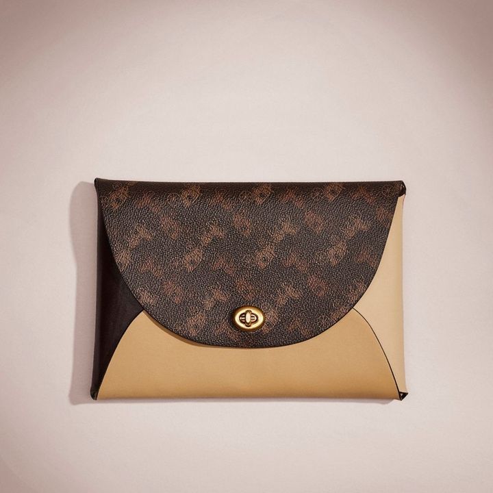 COACH (Re)Loved」がローンチ 長年愛用されたコーチバッグに第二の人生 