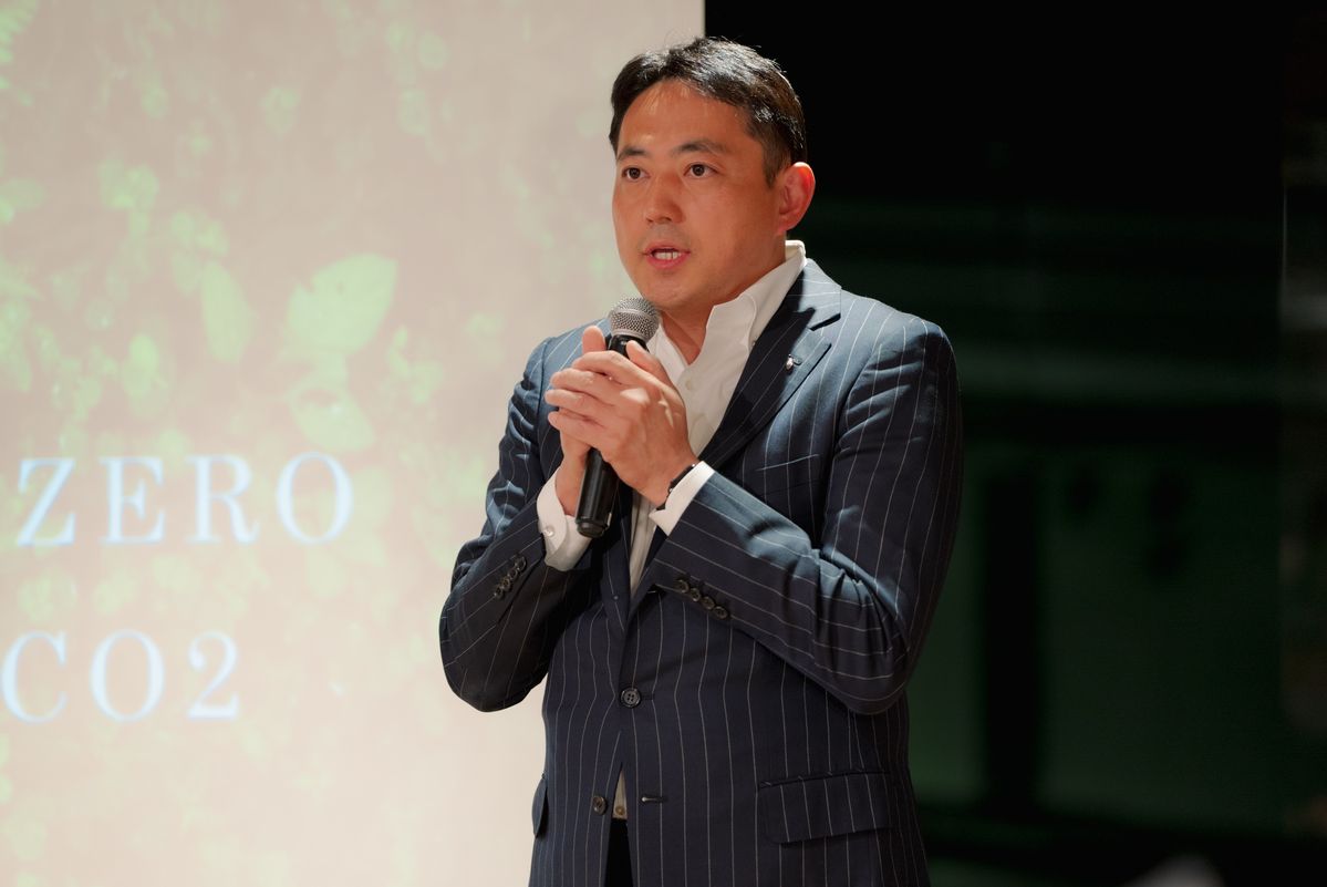 O’right×ELEMINISTイベント「グリーンサミット2」で挨拶した株式会社b-exの福井敏浩代表取締役社⻑