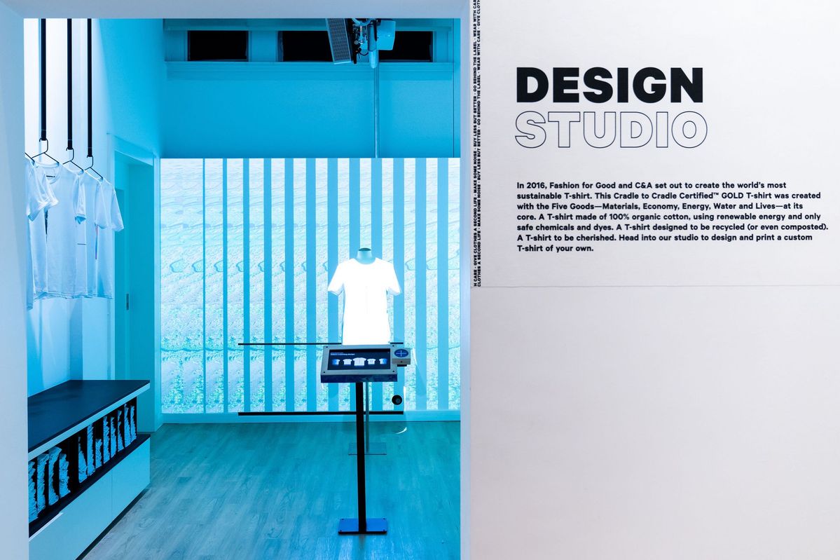 オランダ発のサステナブルなファッションに特化した博物館にあるオリジナルTシャツが作れるコーナー