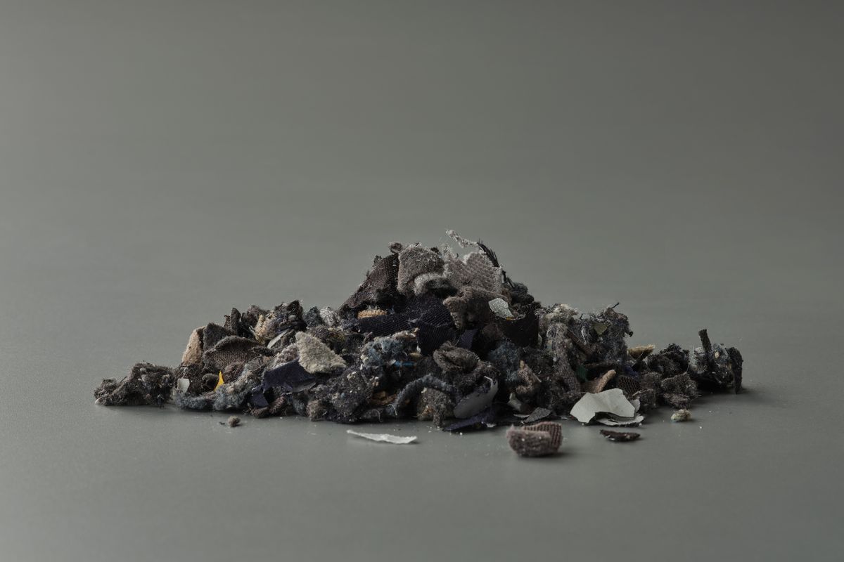 帝人の「エコペット®︎」の製造工程、化学分解された裁断くずと糸くず