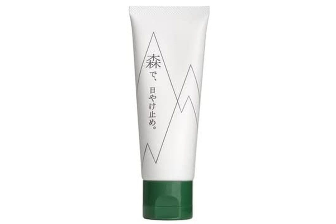 森で、日やけ止め。