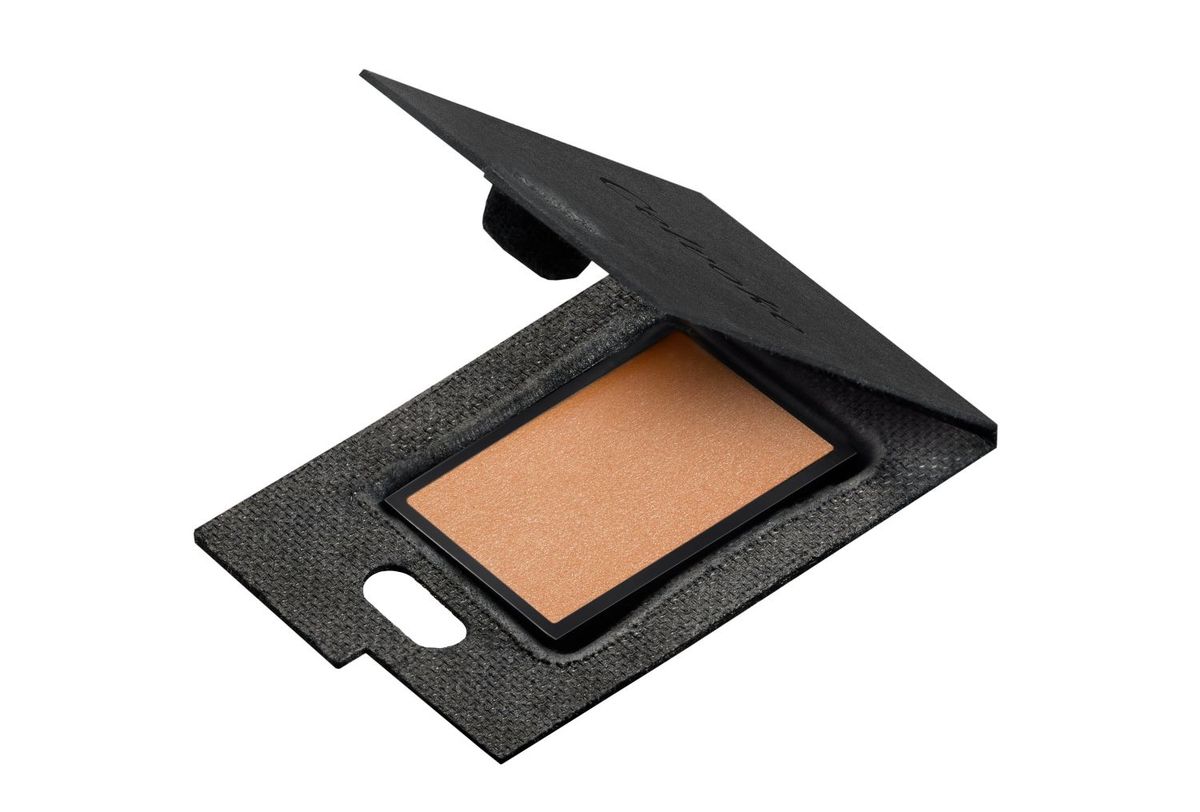 「ファインフォーミング パルプモード」を採用したセルヴォークのアイシャドウケース