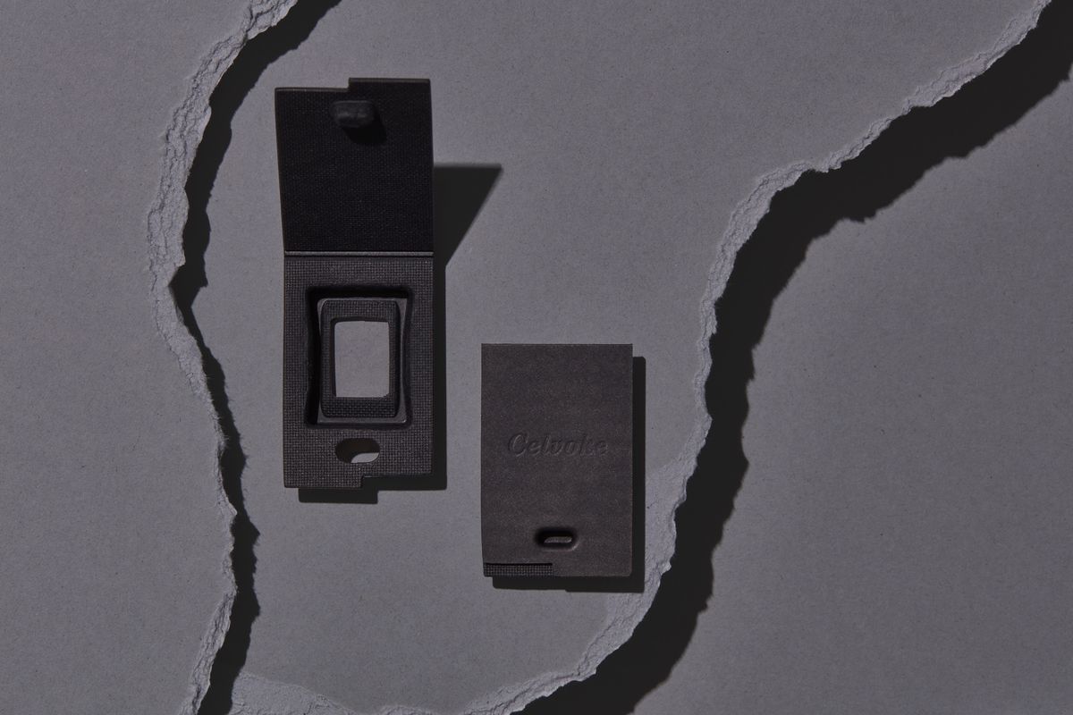 「ファインフォーミング パルプモード」を採用したセルヴォークのアイシャドウケース