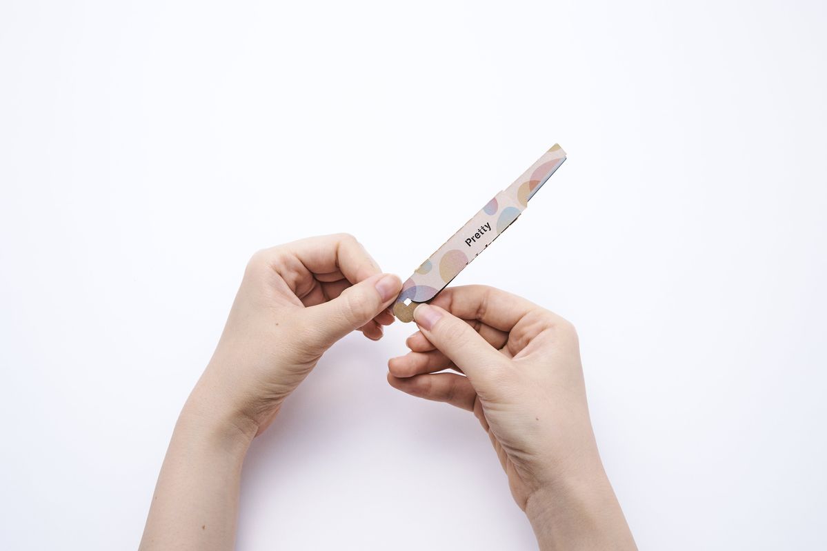 フック部分を引っかける様子