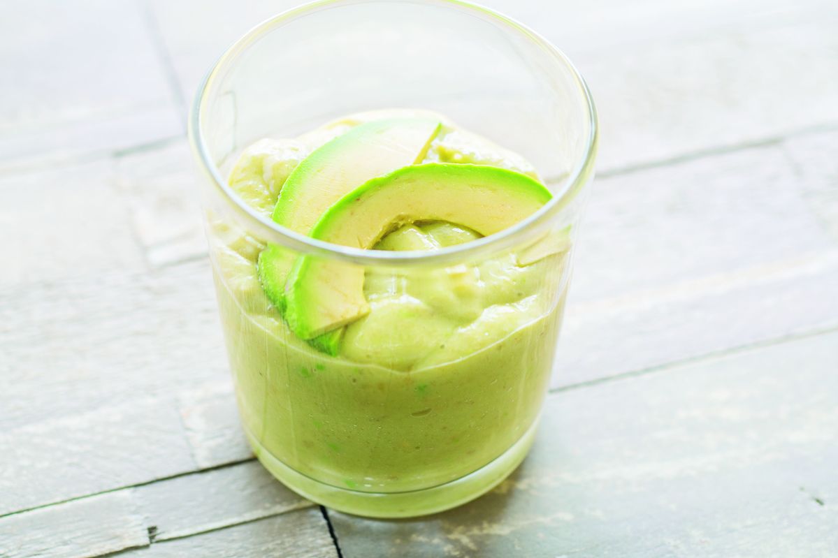 アボカドクラッシュバナナミルクスムージー
