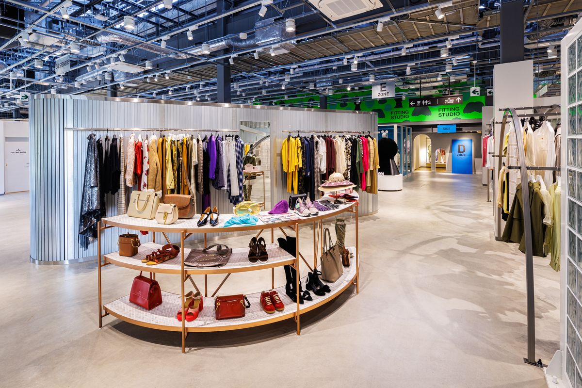 改修し再利用した陳列用什器