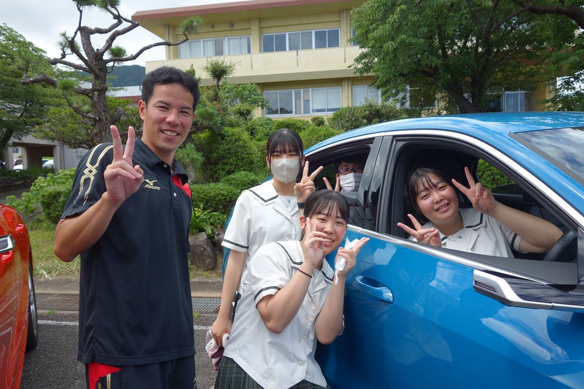 先生と3年生の生徒たち