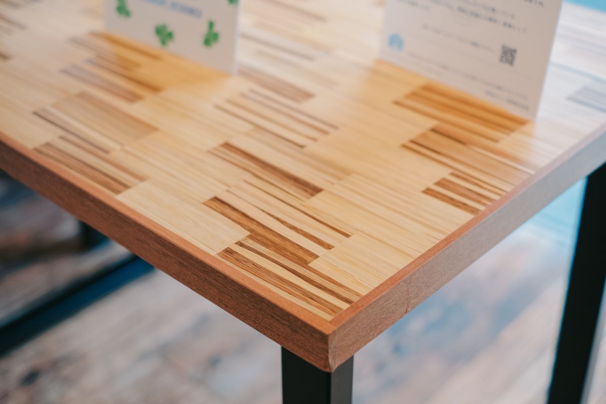 竹割箸を再利用したテーブル