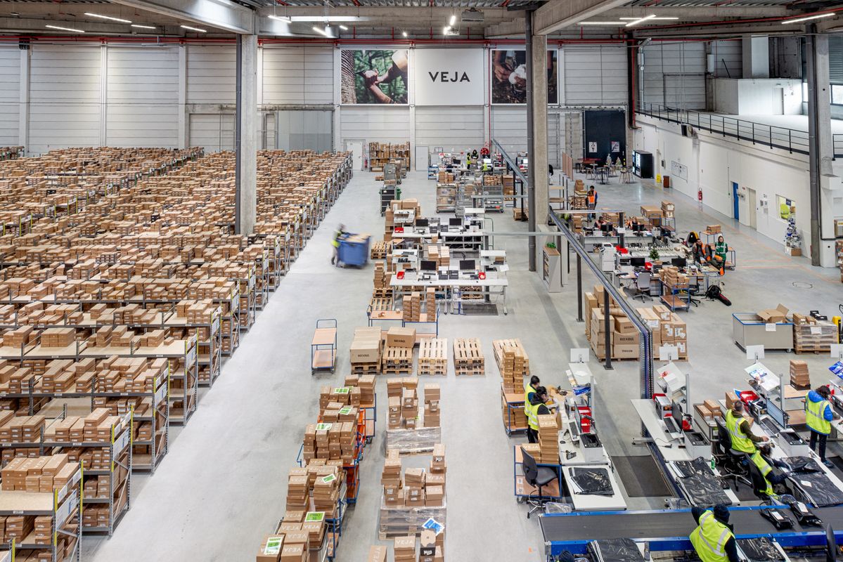 2005年にフランスで誕生したサステナブルなスニーカーブランド「VEJA」(ヴェジャ)