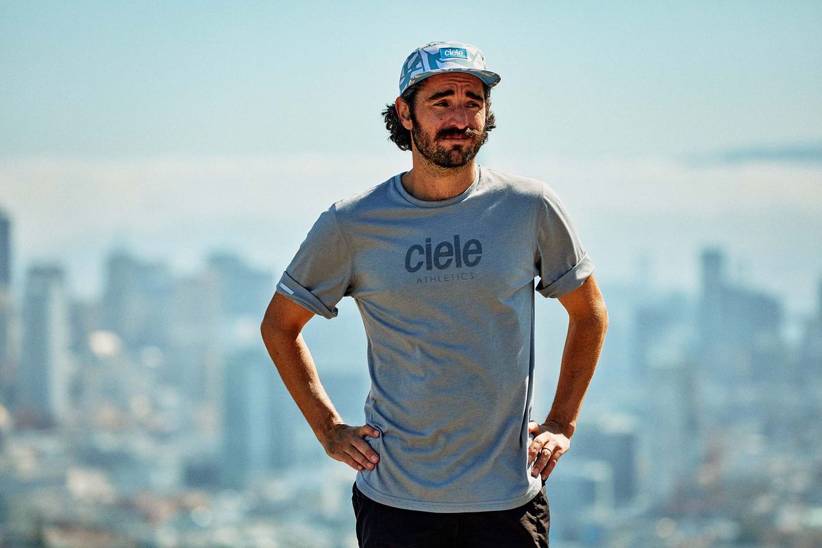 Tシャツを着た男性