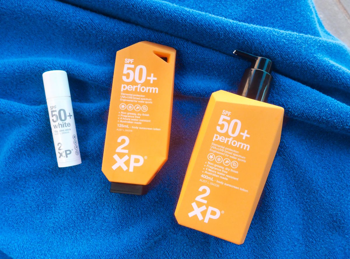 ホワイトZスティックとサンスクリーン・パフォーム