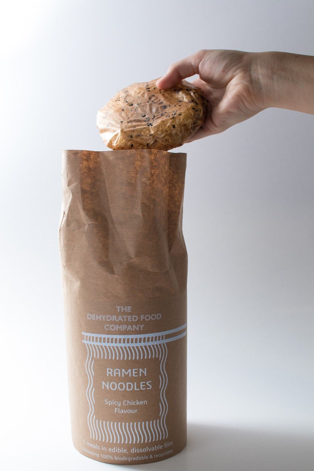 スープになるインスタントラーメンの包装