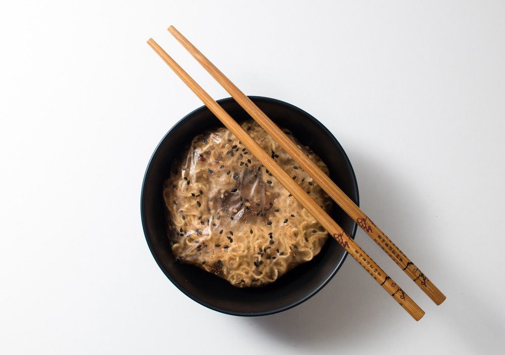 スープになるインスタントラーメンの包装