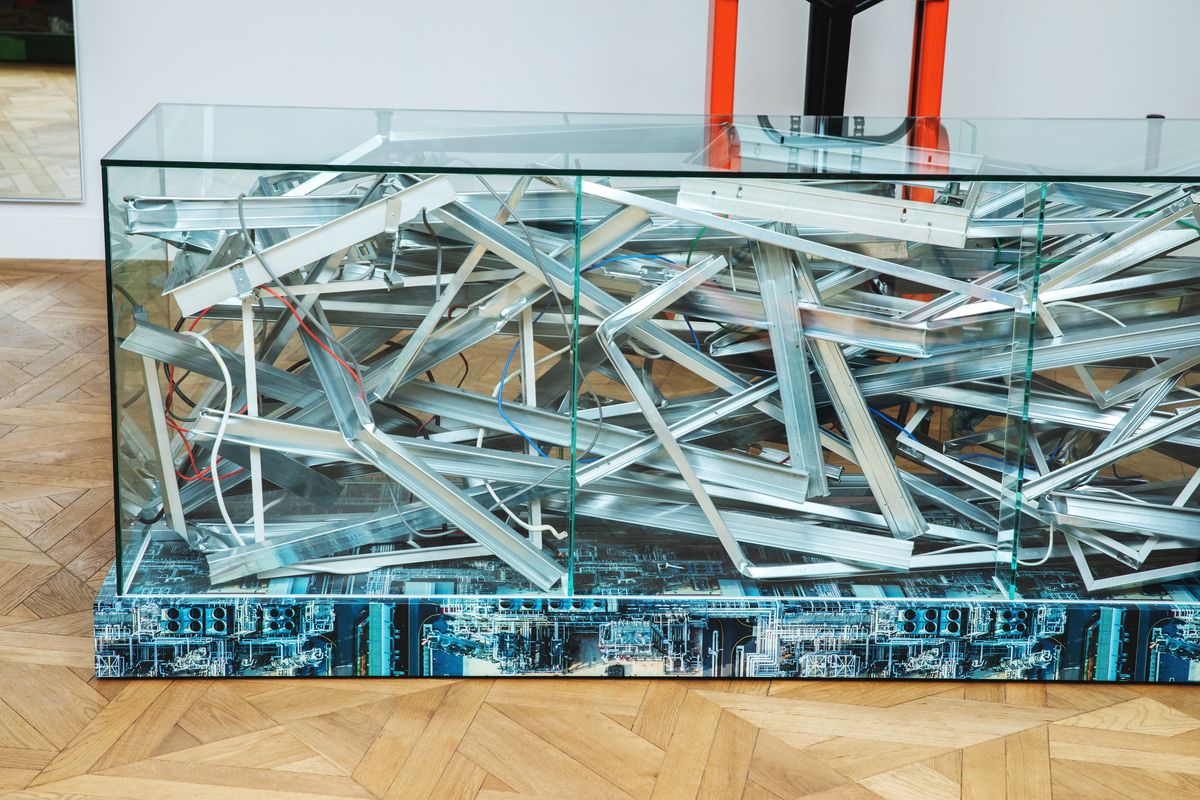 「解体と再構築」がコンセプトの什器