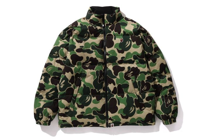 A Bathing Ape ダウン A BATHING APE®︎」2023 A／Wダウンジャケットは“河田フェザー”の