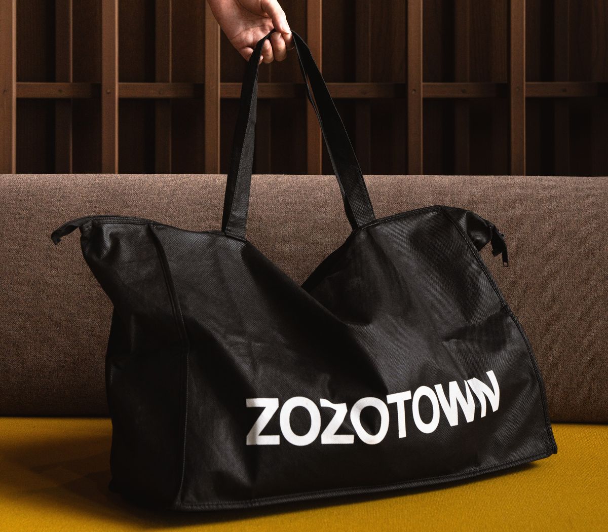 ZOZOTOWNのロゴ入りバッグ
