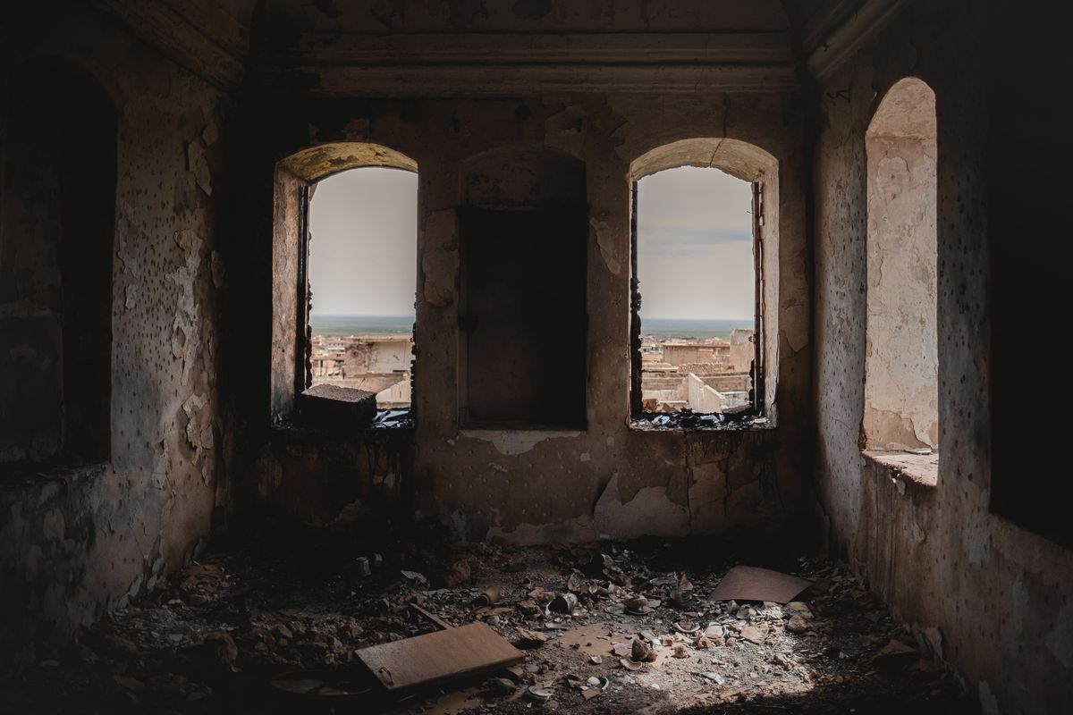 紛争で荒れた建物